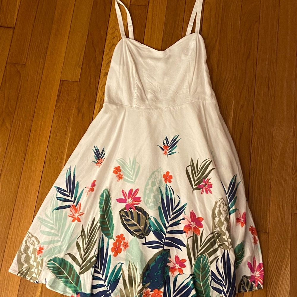 Old navy dress size medium. White with colorful floral pattern